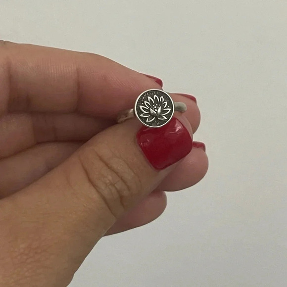 925 Sterling Silver  Lotus Flower Ring – Size 5 - Picture 3 of 7